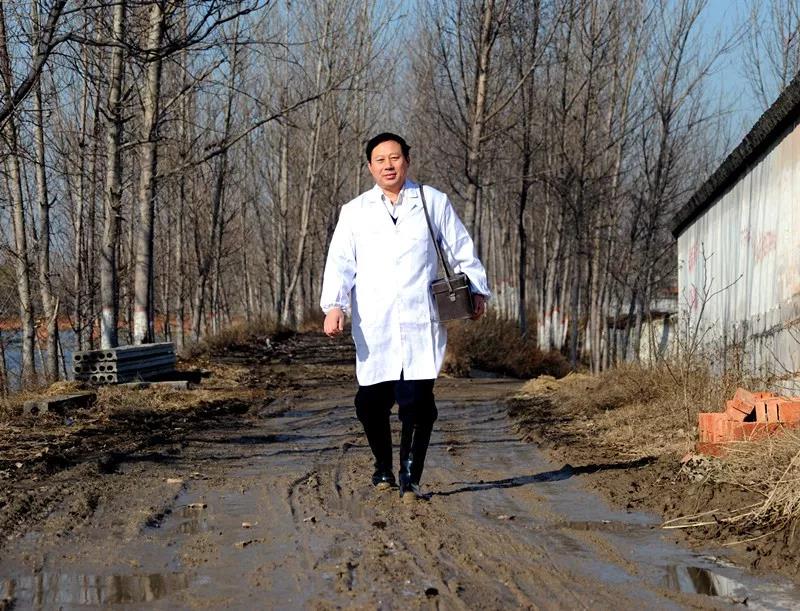 他，用行动诠释“医者仁心”！