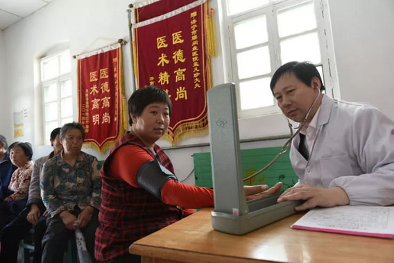 全国劳模孟凡珍：扎根农村30多年的“乡医”