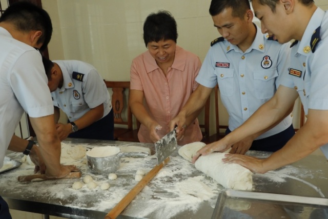 让身边的先进典型发光闪光荣光 ——济宁消防支队邀请道德模范先进事迹宣讲团走进基层中队