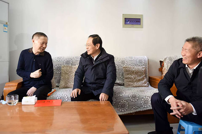 2025年春节慰问—市委副书记代市长张海波看望慰问孟凡珍劳模