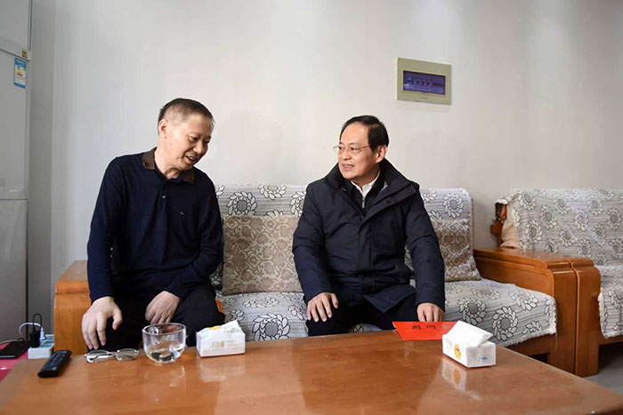 2025年春节慰问—市委副书记代市长张海波看望慰问孟凡珍劳模